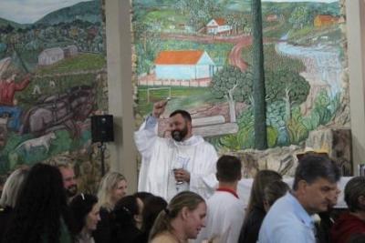Nem a Chuva atrapalhou a FÃ© dos filhos de Nossa Senhora, que lotaram o SantuÃ¡rio para o Ãºltimo dia da Novena da Padroeira