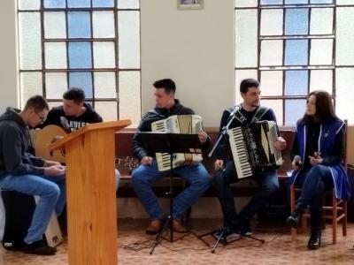 Em Rio Novo, na Missa Solene teve coroaÃ§Ã£o da Imagem de N.Sra. Aparecida