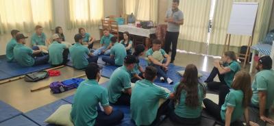 Jovens da Coprossel realizam viagem para participar de treinamento com foco na cooperaÃ§Ã£o 