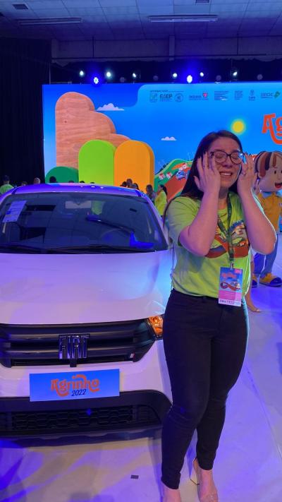 Professora Ana Karoline Machado, da Escola AluÃ­sio Maier foi contemplada com um carro no Programa Agrinho