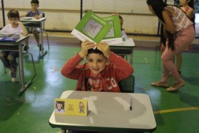 Noite de AutÃ³grafos dos alunos do Jardim 2 da Escola AluÃ­sio Maier foi um verdadeiro sucesso