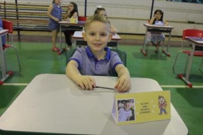 Noite de AutÃ³grafos dos alunos do Jardim 2 da Escola AluÃ­sio Maier foi um verdadeiro sucesso