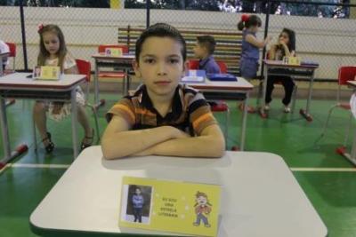 Noite de AutÃ³grafos dos alunos do Jardim 2 da Escola AluÃ­sio Maier foi um verdadeiro sucesso
