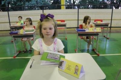 Noite de AutÃ³grafos dos alunos do Jardim 2 da Escola AluÃ­sio Maier foi um verdadeiro sucesso