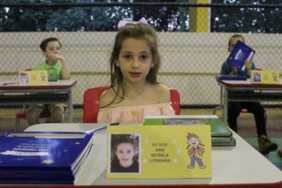 Noite de AutÃ³grafos dos alunos do Jardim 2 da Escola AluÃ­sio Maier foi um verdadeiro sucesso
