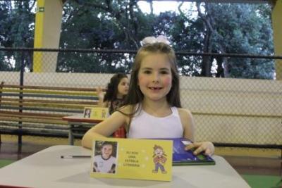 Noite de AutÃ³grafos dos alunos do Jardim 2 da Escola AluÃ­sio Maier foi um verdadeiro sucesso