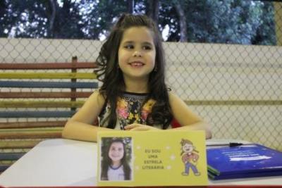 Noite de AutÃ³grafos dos alunos do Jardim 2 da Escola AluÃ­sio Maier foi um verdadeiro sucesso