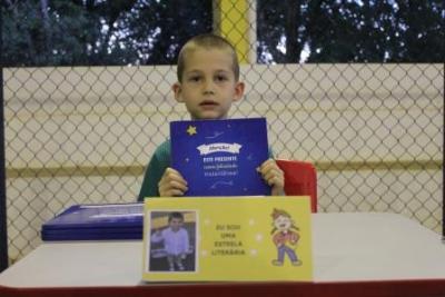 Noite de AutÃ³grafos dos alunos do Jardim 2 da Escola AluÃ­sio Maier foi um verdadeiro sucesso