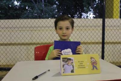 Noite de AutÃ³grafos dos alunos do Jardim 2 da Escola AluÃ­sio Maier foi um verdadeiro sucesso