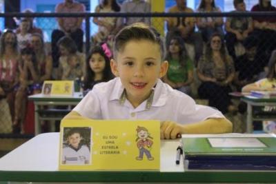 Noite de AutÃ³grafos dos alunos do Jardim 2 da Escola AluÃ­sio Maier foi um verdadeiro sucesso