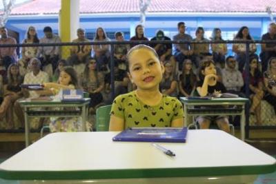 Noite de AutÃ³grafos dos alunos do Jardim 2 da Escola AluÃ­sio Maier foi um verdadeiro sucesso