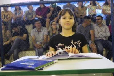Noite de AutÃ³grafos dos alunos do Jardim 2 da Escola AluÃ­sio Maier foi um verdadeiro sucesso