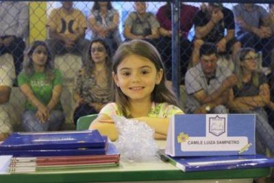 Noite de AutÃ³grafos dos alunos do Jardim 2 da Escola AluÃ­sio Maier foi um verdadeiro sucesso