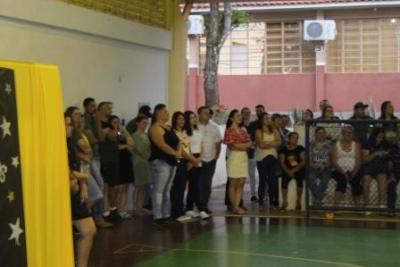 Noite de AutÃ³grafos dos alunos do Jardim 2 da Escola AluÃ­sio Maier foi um verdadeiro sucesso