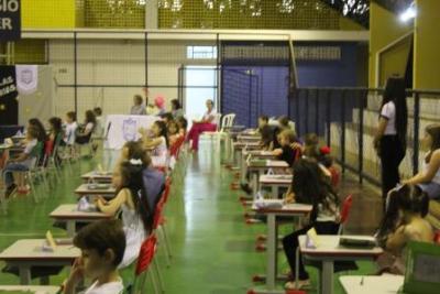 Noite de AutÃ³grafos dos alunos do Jardim 2 da Escola AluÃ­sio Maier foi um verdadeiro sucesso