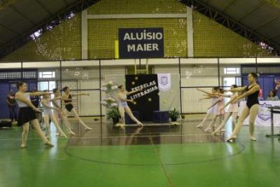 Noite de AutÃ³grafos dos alunos do Jardim 2 da Escola AluÃ­sio Maier foi um verdadeiro sucesso