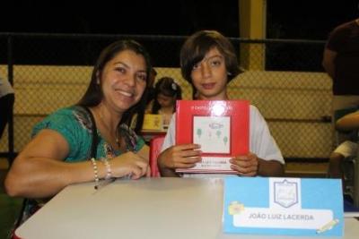 Noite de AutÃ³grafos dos alunos do Jardim 2 da Escola AluÃ­sio Maier foi um verdadeiro sucesso
