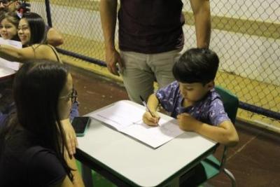 Noite de AutÃ³grafos dos alunos do Jardim 2 da Escola AluÃ­sio Maier foi um verdadeiro sucesso