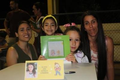 Noite de AutÃ³grafos dos alunos do Jardim 2 da Escola AluÃ­sio Maier foi um verdadeiro sucesso