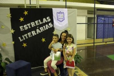 Noite de AutÃ³grafos dos alunos do Jardim 2 da Escola AluÃ­sio Maier foi um verdadeiro sucesso