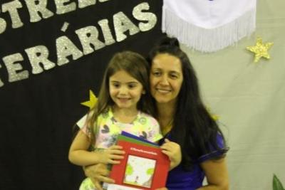 Noite de AutÃ³grafos dos alunos do Jardim 2 da Escola AluÃ­sio Maier foi um verdadeiro sucesso