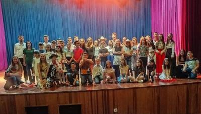 Recital de mÃºsica da professora Dani no Cine Teatro Iguassu