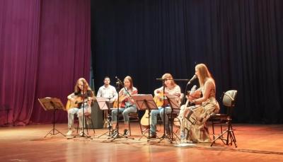 Recital de mÃºsica da professora Dani no Cine Teatro Iguassu