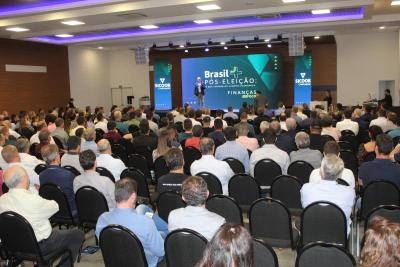 Evento do Sicoob Credicapital debateu cenÃ¡rio econÃ´mico do Brasil pÃ³s-eleiÃ§Ã£o 