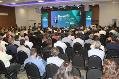 Evento do Sicoob Credicapital debateu cenÃ¡rio econÃ´mico do Brasil pÃ³s-eleiÃ§Ã£o 