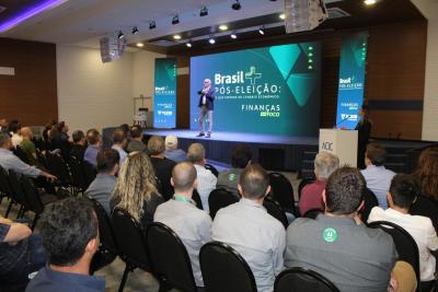 Evento do Sicoob Credicapital debateu cenÃ¡rio econÃ´mico do Brasil pÃ³s-eleiÃ§Ã£o 