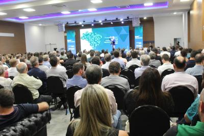 Evento do Sicoob Credicapital debateu cenÃ¡rio econÃ´mico do Brasil pÃ³s-eleiÃ§Ã£o 
