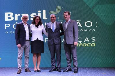 Evento do Sicoob Credicapital debateu cenÃ¡rio econÃ´mico do Brasil pÃ³s-eleiÃ§Ã£o 