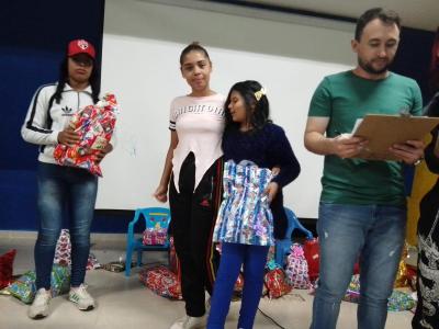Centro da Juventude de Laranjeiras do Sul realizou a Campanha FaÃ§a uma CrianÃ§a Feliz neste Natal