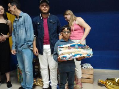 Centro da Juventude de Laranjeiras do Sul realizou a Campanha FaÃ§a uma CrianÃ§a Feliz neste Natal