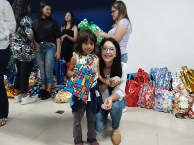 Centro da Juventude de Laranjeiras do Sul realizou a Campanha FaÃ§a uma CrianÃ§a Feliz neste Natal