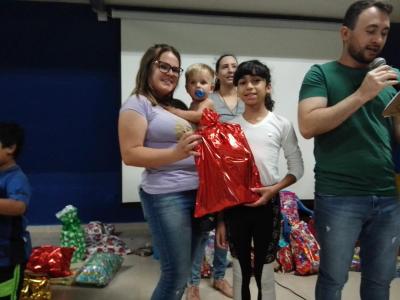Centro da Juventude de Laranjeiras do Sul realizou a Campanha FaÃ§a uma CrianÃ§a Feliz neste Natal