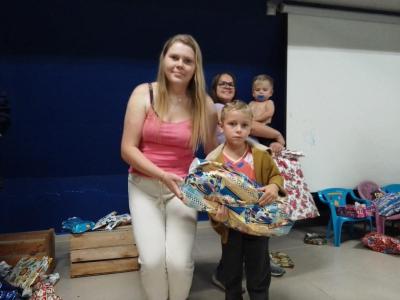 Centro da Juventude de Laranjeiras do Sul realizou a Campanha FaÃ§a uma CrianÃ§a Feliz neste Natal
