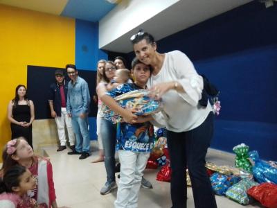 Centro da Juventude de Laranjeiras do Sul realizou a Campanha FaÃ§a uma CrianÃ§a Feliz neste Natal