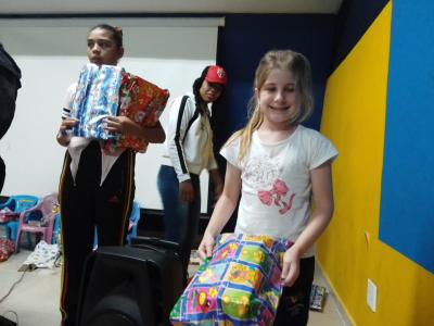 Centro da Juventude de Laranjeiras do Sul realizou a Campanha FaÃ§a uma CrianÃ§a Feliz neste Natal