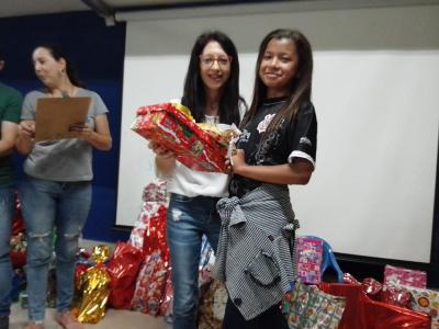 Centro da Juventude de Laranjeiras do Sul realizou a Campanha FaÃ§a uma CrianÃ§a Feliz neste Natal