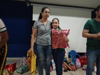 Centro da Juventude de Laranjeiras do Sul realizou a Campanha FaÃ§a uma CrianÃ§a Feliz neste Natal