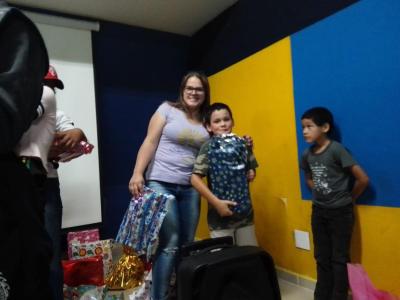 Centro da Juventude de Laranjeiras do Sul realizou a Campanha FaÃ§a uma CrianÃ§a Feliz neste Natal