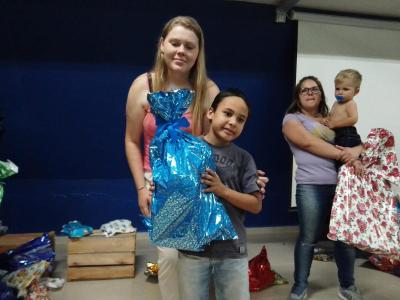 Centro da Juventude de Laranjeiras do Sul realizou a Campanha FaÃ§a uma CrianÃ§a Feliz neste Natal