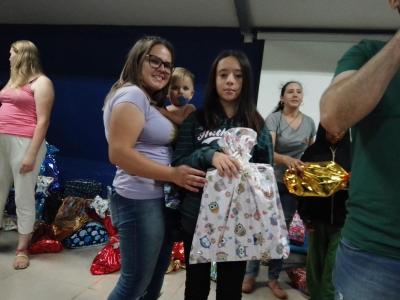 Centro da Juventude de Laranjeiras do Sul realizou a Campanha FaÃ§a uma CrianÃ§a Feliz neste Natal