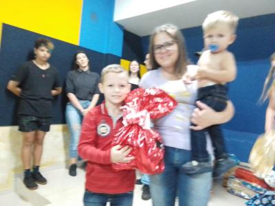 Centro da Juventude de Laranjeiras do Sul realizou a Campanha FaÃ§a uma CrianÃ§a Feliz neste Natal