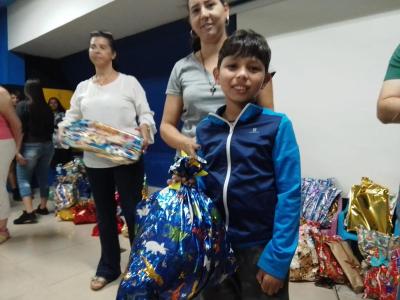 Centro da Juventude de Laranjeiras do Sul realizou a Campanha FaÃ§a uma CrianÃ§a Feliz neste Natal