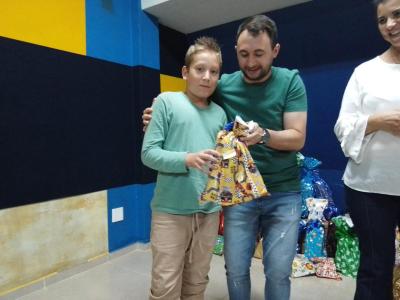 Centro da Juventude de Laranjeiras do Sul realizou a Campanha FaÃ§a uma CrianÃ§a Feliz neste Natal