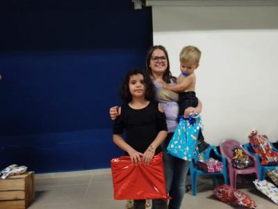 Centro da Juventude de Laranjeiras do Sul realizou a Campanha FaÃ§a uma CrianÃ§a Feliz neste Natal