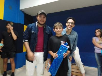 Centro da Juventude de Laranjeiras do Sul realizou a Campanha FaÃ§a uma CrianÃ§a Feliz neste Natal