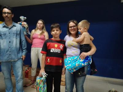 Centro da Juventude de Laranjeiras do Sul realizou a Campanha FaÃ§a uma CrianÃ§a Feliz neste Natal